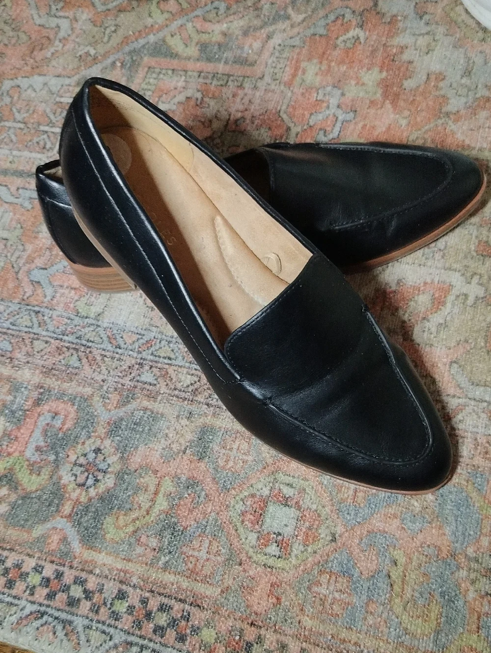 AEROSOLES Black Leather Slip-On Loafers Rounded Point - Size 9